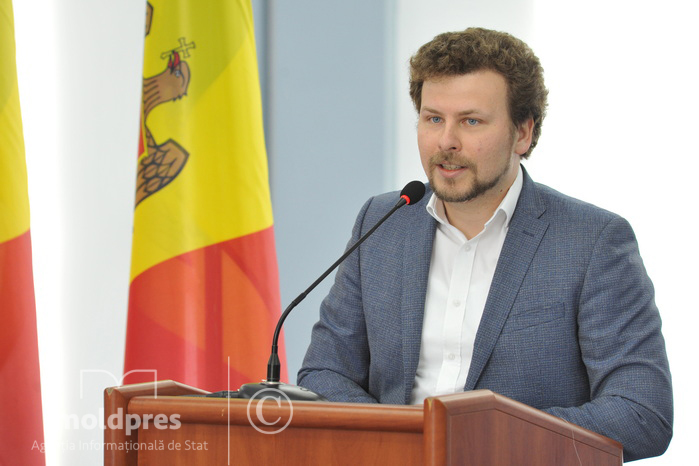 МИНИСТР ДАН ПЕРЧУН: ВНЕШНИЕ НАБЛЮДАТЕЛИ НА ВЫПУСКНЫХ ЭКЗАМЕНАХ В ГИМНАЗИЯХ БУДУТ ПОЛУЧАТЬ ЗАРПЛАТУ