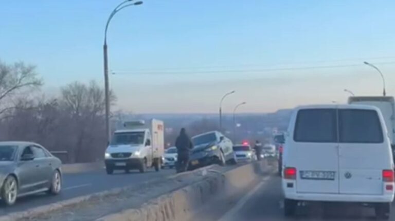 ДТП В КИШИНЕВЕ С УЧАСТИЕМ ДВУХ АВТОМОБИЛЕЙ