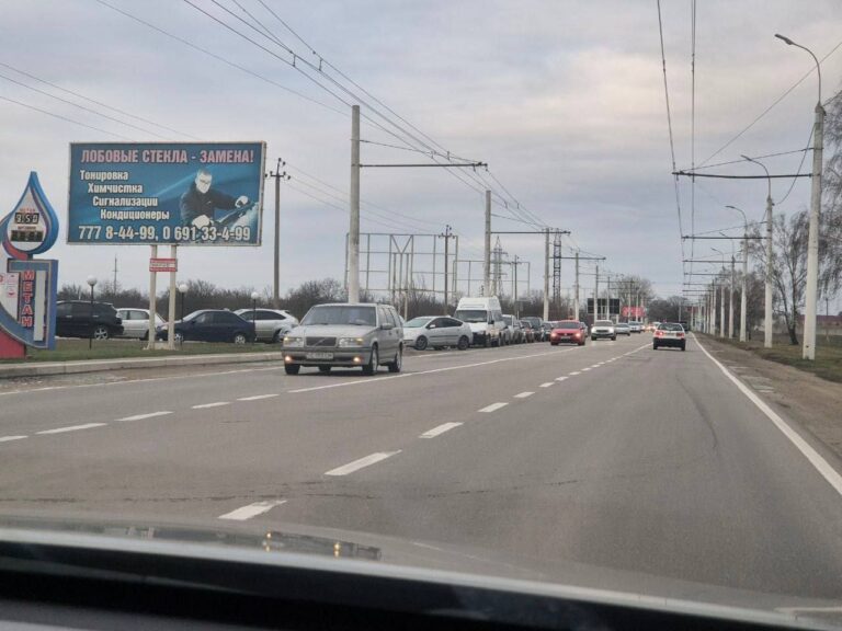 В ПРИДНЕСТРОВЬЕ НАБЛЮДАЮТСЯ ОГРОМНЫЕ ОЧЕРЕДИ НА МЕТАНОВЫХ ЗАПРАВКАХ ПОСЛЕ СНЯТИЯ ОГРАНИЧЕНИЙ