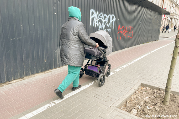 РОДИТЕЛЕЙ, УЕЗЖАЮЩИХ ЗА ГРАНИЦУ БЕЗ ОФОРМЛЕНИЯ ОПЕКИ, БУДУТ НАКАЗЫВАТЬ